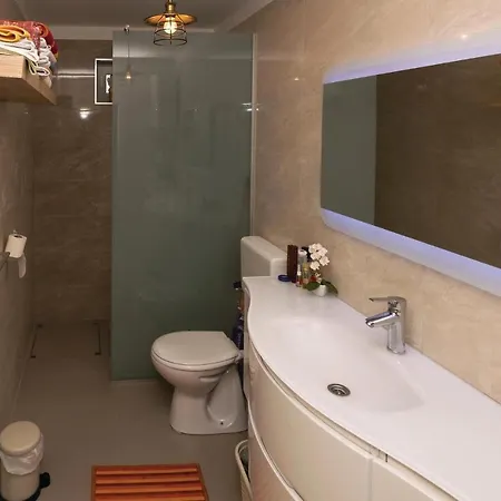 Appartamento Amazing In W/ 2 Bedrooms Ražanac