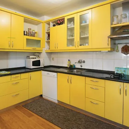 Amazing In W/ 2 Bedrooms