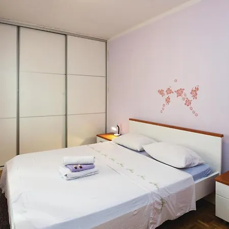 Appartamento Amazing In W/ 2 Bedrooms *