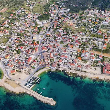 Appartamento Amazing In W/ 2 Bedrooms Ražanac