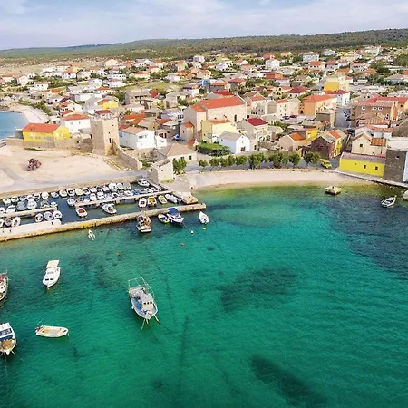 Amazing In W/ 2 Bedrooms Appartamento Ražanac